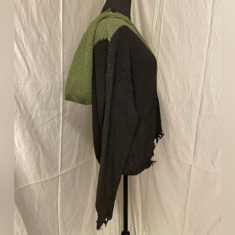 NWT Umgee Black and Green V-Neck Sweater - Picture 4 of 11